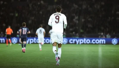 لامين يامال يستقبل راشفورد في برشلونة