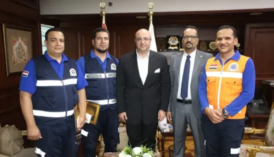 محافظ بني سويف يكرم مُسعفًا وسائقًا أعادا أكثر من مليون ونصف جنيه