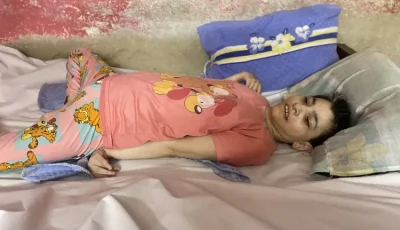 «الملاك النائم منذ 40 عامًا: مها تعاني إعاقة وشقيقتها تناشد للحصول على كارت الخدمات المتكاملة»