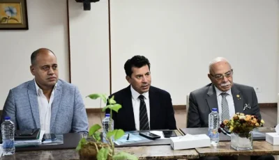 اجتماع وزير الشباب بعد تصديق الرئيس على قانون الرياضة الجديد مع مسئولي الأندية