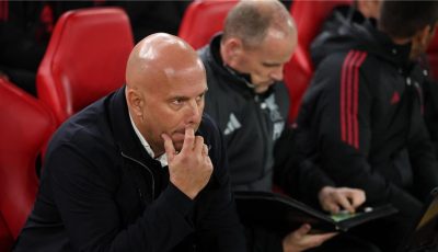 جاري نيفيل مستبعدًا إقالة سلوت من تدريب ليفربول: هذا هراء!.. وقادة الفريق عليهم دور