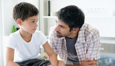 الحوار مع الطفل أهم من الأوامر المباشرة لبناء شخصيته|فيديو