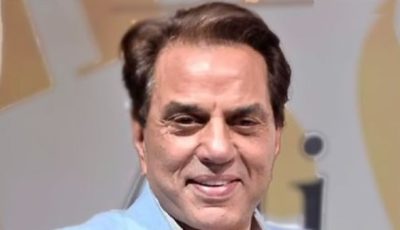 رحيل أسطورة بوليوود دارمندرا عن عمر 89 عاما