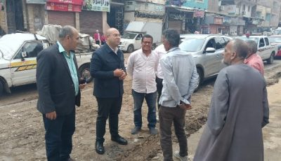 نائب محافظ الجيزة يتابع ميدانيا مشروع إحلال وتجديد شبكات الصرف الصحي بمدينة أبو النمرس