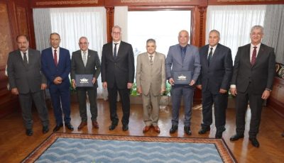 البترول وقناة السويس توقعان مذكرة لإنشاء محطة للإسالة والتموين بالغاز