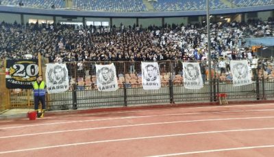 لاعبو الزمالك يحيّون الجماهير ويكرّمون الراحل محمد صبري قبل مواجهة زيسكو