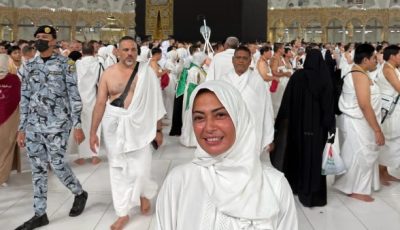 داليا مصطفى تؤدي مناسك العمرة..شاهد