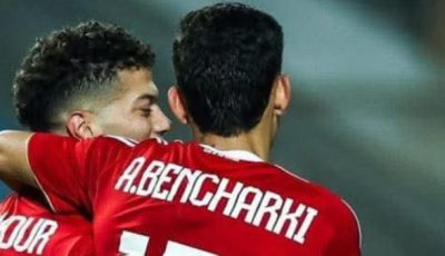 «بن شرقي» يكرّم إمام عاشور عقب الفوز بمباراة شبيبة القبائل بدوري أبطال إفريقيا