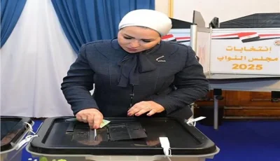 انتصار السيسي تدلي بصوتها في انتخابات مجلس النواب 2025