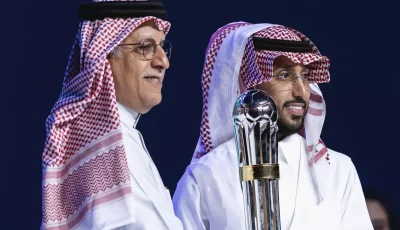 تاريخي: سالم الدوسري يصنع المعجزة… أول سعودي يحقق جائزة آسيا مرتين ويصبح أسطورة القارة!