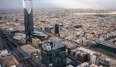 بالفيديو: أمير سعودي يفضح شائعة “كسر الإسوارة” بسخرية قاتلة – ردّه صدم الجميع!