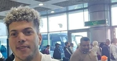 شاهد إمام عاشور بملابس الإحرام قبل السفر لأداء مناسك العمرة