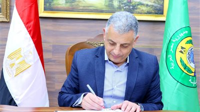 محافظ الإسماعيلية يعتمد نتيجة الفصل الدراسي الأول للشهادة الإعدادية بنسبة نجاح ٨٠.٢٥٪ ويُقر إعلانها إلكترونيًا