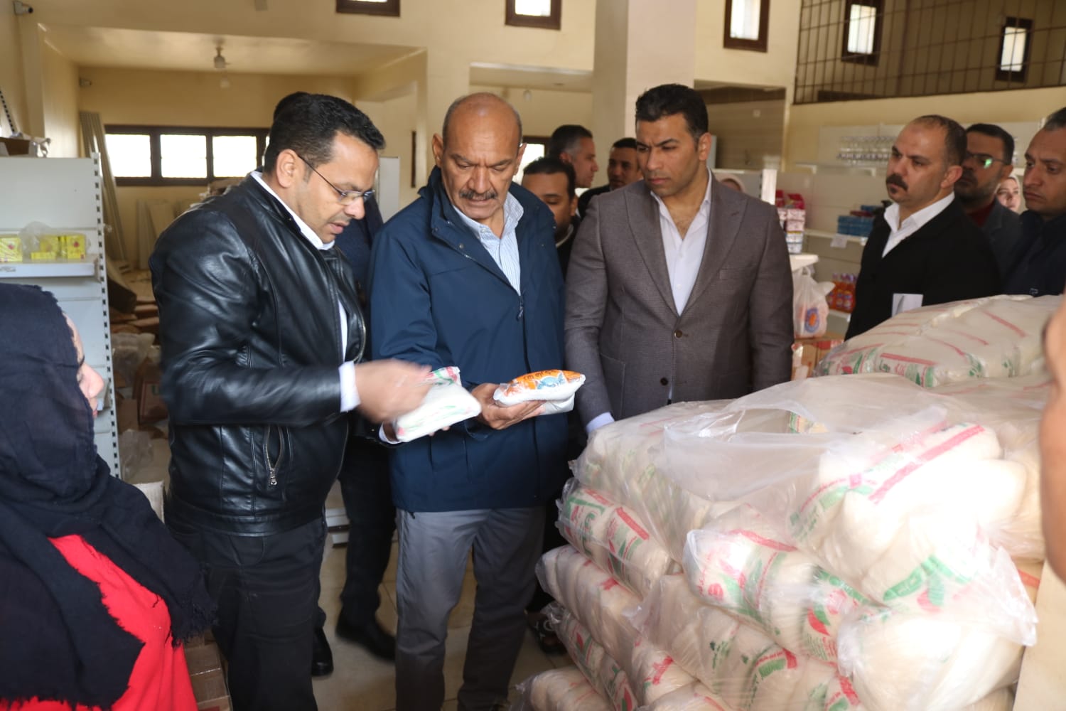 محافظ السويس يتفقد دلتا ماركت ويشدد علي الإلتزام بالأسعار