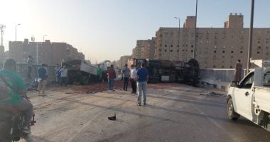 انقلاب سيارة مقطورة محملة بالسولار بطريق الواحات الصحراوى