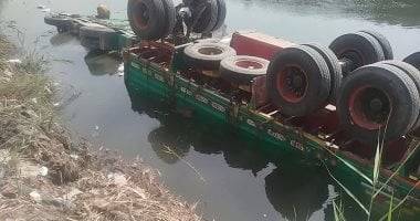 إصابة سائق فى انقلاب سيارة نقل بالمنوفية