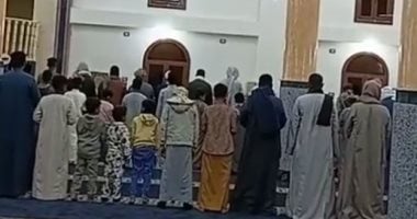 صلاة التراويح من أحد مساجد كوم أمبو بأسوان.. فيديو