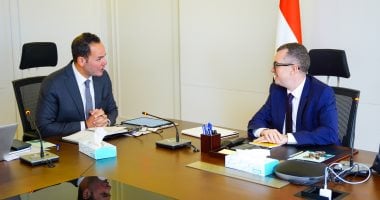 وزير التخطيط يبحث مع رئيس مركز المعلومات تعزيز التعاون في متابعة أداء برنامج الحكومة