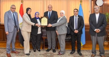 محافظة الإسكندرية تتسلم شهادة “الآيزو” الدولية لمركز تدريب المحافظة
