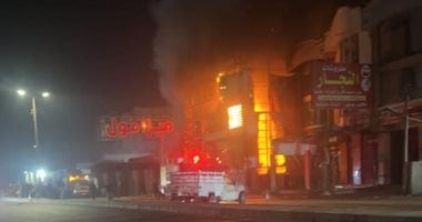 محافظ الغربية ينتقل إلى موقع حريق معرض مفروشات بالمحلة