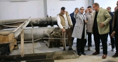 محافظ الوادي الجديد تتابع مشروعات رفع كفاءة مجمع كهرباء الفرافرة