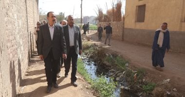 محافظ سوهاج يتفقد المصرف المجاور للطريق المؤدي لمدرسة فزارة