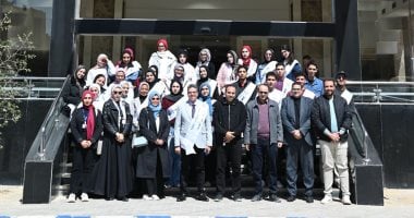 طلاب جامعة سوهاج الأهلية يرسمون البسمة على وجوه أطفال مستشفى الطوارئ الجامعي