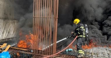 المعاينة: النيران اشتعلت بمادة فوم داخل مبنى تحت الإنشاء فى التجمع.. فيديو