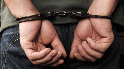 خلاف على الأجرة ينتهي بمشاهد خادشة.. ضبط سائق ميكروباص بالإسكندرية
