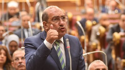 النائب إيهاب وهبة يطالب وزير الطيران بتوضيح ماتم من حلول لتخفيض ديون “مصر للطيران” وعلاج العمالة الزائدة