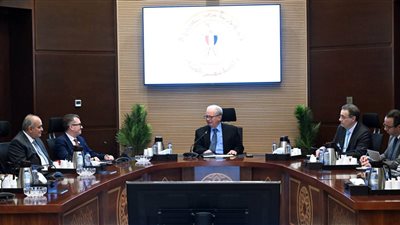 نائب رئيس الوزراء للشئون الاقتصادية يترأس الاجتماع الأول للجنة المعنية بتطوير أداء الجهاز الإداري للدولة