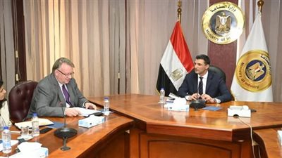 وزير الصناعة يبحث مع مدير مكتب منظمة العمل الدولية بالقاهرة مشروعات المنظمة الحالية والمستقبلية