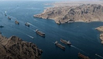 إيران تسمح لعدد أكبر من السفن بالمرور عبر مضيق هرمز بموجب “بروتوكولات قانونية”