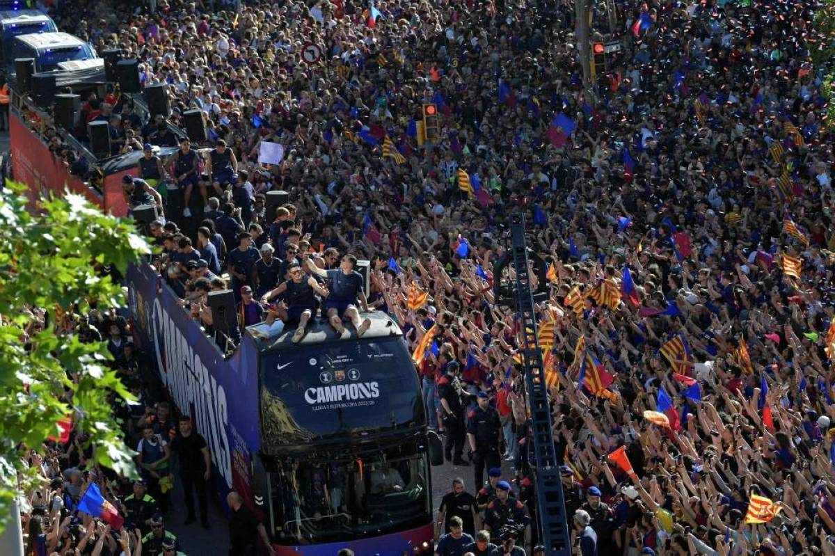 بحر جماهيري يحتفل بلقب برشلونة الـ29
