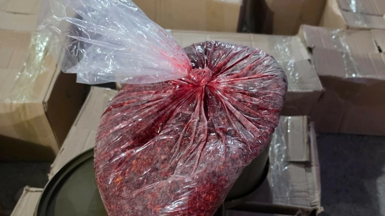 إغلاق موقع عشوائي وإتلاف 1.3 طن من التبغ في جدة – أخبار السعودية