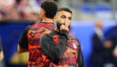 بعد موافقته على تخفيض راتبه.. عملاق أوروبي يقدم عرضه الأول لحسم صفقة محمد صلاح