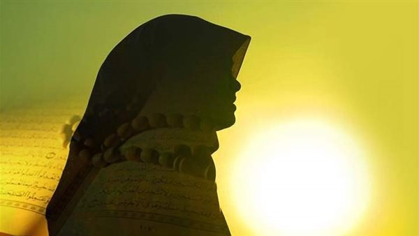 هل يجوز تعليم المرأة علم القراءات القرآنية للرجال؟ الإفتاء تكشف الحكم الشرعي