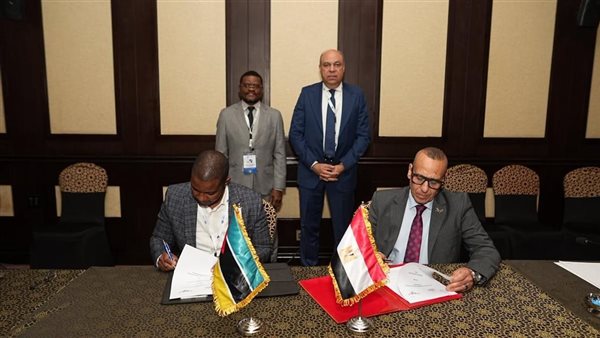 الحفني يشهد توقيع مذكرة تفاهم بين مصر وموزمبيق في مجال الطيران المدني