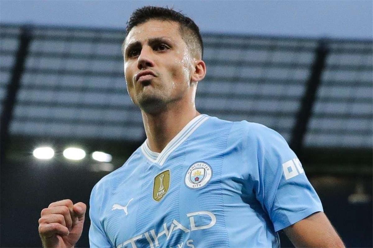 ماركا: ريال مدريد يحسم موقفه من صفقة رودري رسميًا