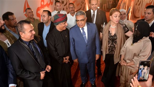 الفن يجمع العرب على أرض جمصة، محافظ الدقهلية ومادلين طبر يتفقدان معرض الفن التشكيلي في ختام المهرجان الصيفي (صور)