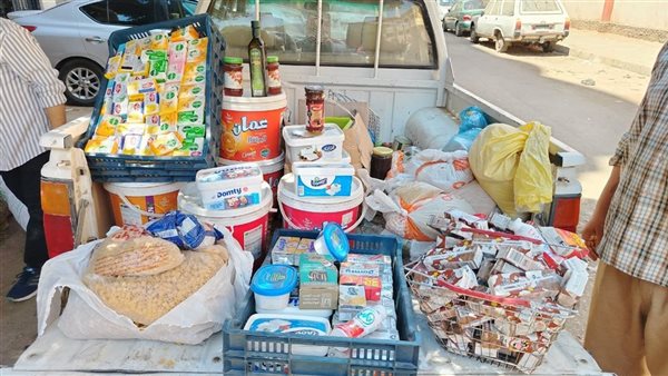 ضبط مخصبات زراعية وسلع غذائية فاسدة في حملة تموينية بالفيوم