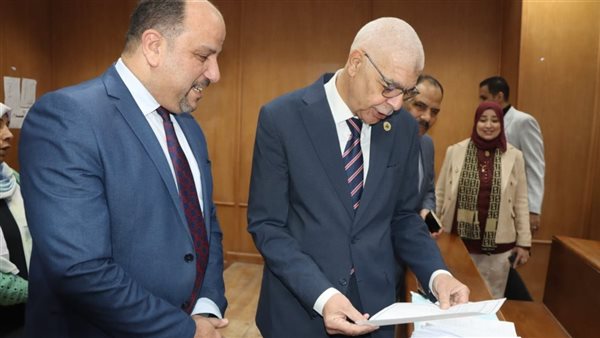 رئيس جامعة المنوفية يكشف حقيقة إقالة نائبه بعد الشائعة المتداولة