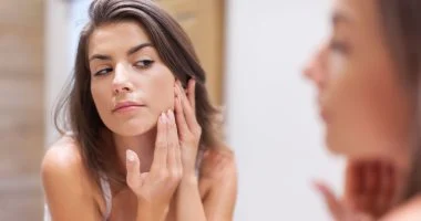أسباب الزوائد الجلدية.. ومتى يجب الذهاب للطبيب؟