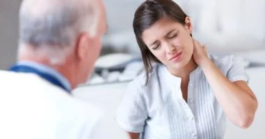 متى يكون ضيق التنفس بسبب مشكلات الرقبة.. اذهب للمستشفى فى هذه الحالة