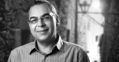 تفوق فى الثانوية العامة.. أحمد خالد توفيق جمع بين الطب والأدب