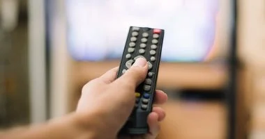 مشاهدة التلفزيون لساعات طويلة وصحة الدماغ.. ماذا تقول الدراسات