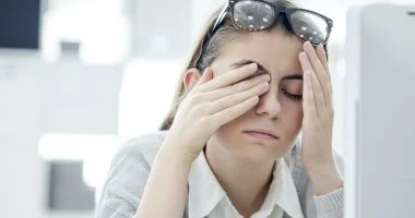 مش بس التعب وسوء التغذية.. كيف يؤثر نقص فيتامين ب12 على الدماغ والأعصاب؟