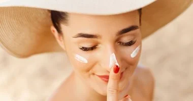 عادات يومية تساعد على تقليل أضرار أشعة الشمس وحماية البشرة