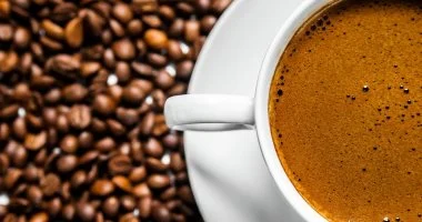 لو بتشرب قهوة كتير.. خطوات بسيطة حافظ بيها على بياض أسنانك