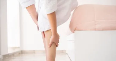 أسباب غير متوقعة لترهل جلد الساقين و6 حلول فعالة لاستعادة مرونته